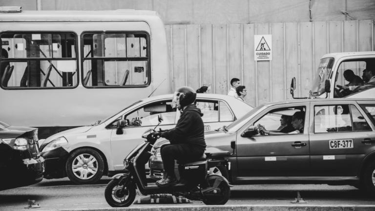 Trafikte Araçtan İnme Cezası: Saldırı Amacı, İdari Yaptırım ve Ceza Sorumluluğu
